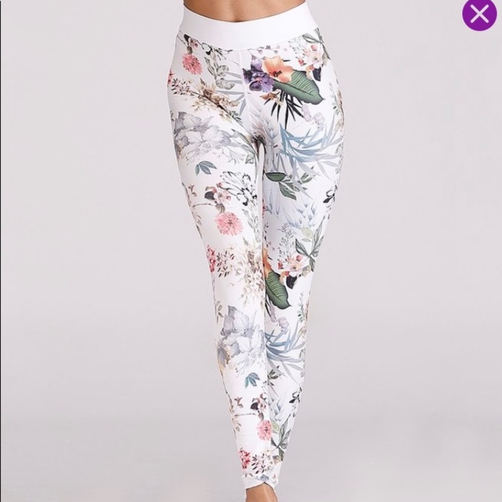 The Free Yoga White Floral Leggings - Picture 3 of 4